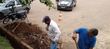 Limpeza do pátio na Rodoviária de Mariana - Foto de Diogo Queiroga