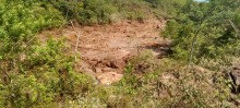 Vilarejo Camargos está praticamente deserto após confirmação de presença de trincas na Barragem Germano, pela Samarco - Foto de Michelle Borges