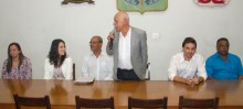 Sandra, secretária de Saúde, Raquel e João Bosco, da Novelis, prefeito José Leandro, vice Chiquinho, e Santa Rita, do Conselho Municipal de Saúde