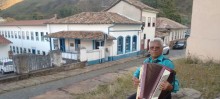 Entrevista - Acordeonista encanta moradores e turistas todas as tardes em Ouro Preto - Foto de Michelle Borges